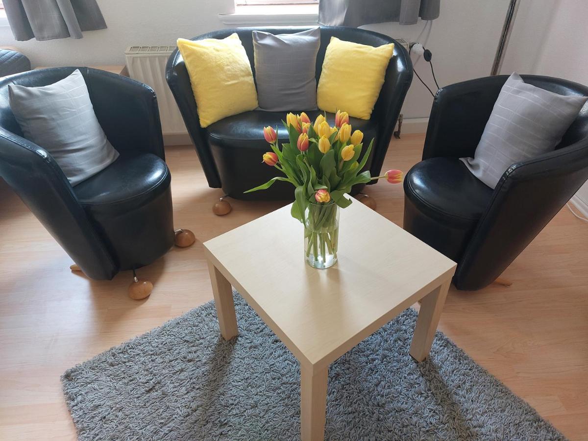 Schoene Zwei-Zimmer-Wohnung "W2" Mit 4 Einzelbetten Und Wlan In Zwenkau Bei Leipzig Im Neuseenland Kültér fotó