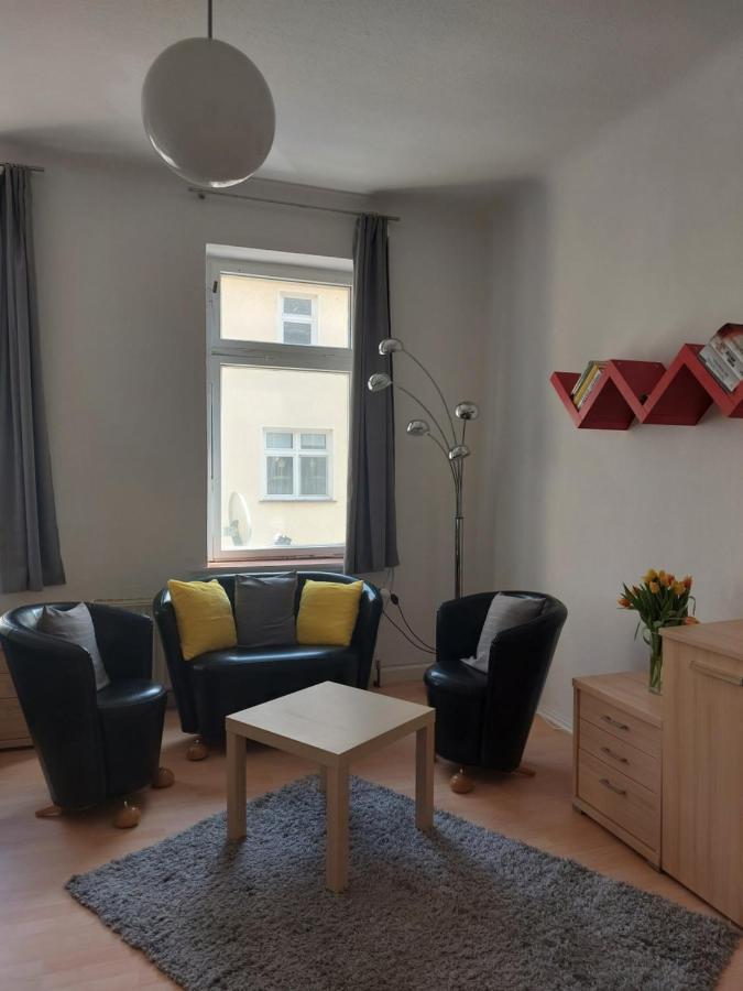 Schoene Zwei-Zimmer-Wohnung "W2" Mit 4 Einzelbetten Und Wlan In Zwenkau Bei Leipzig Im Neuseenland Kültér fotó
