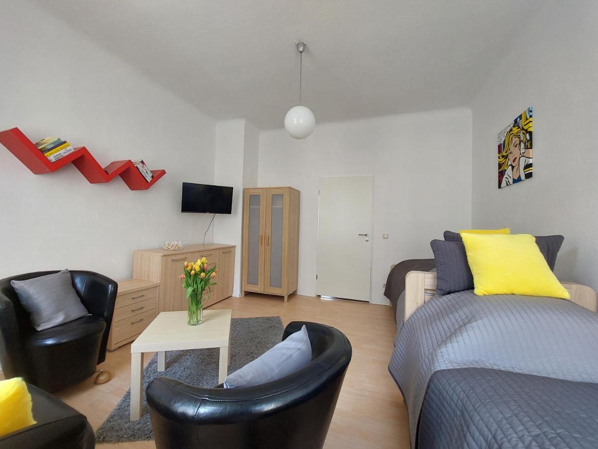 Schoene Zwei-Zimmer-Wohnung "W2" Mit 4 Einzelbetten Und Wlan In Zwenkau Bei Leipzig Im Neuseenland Kültér fotó