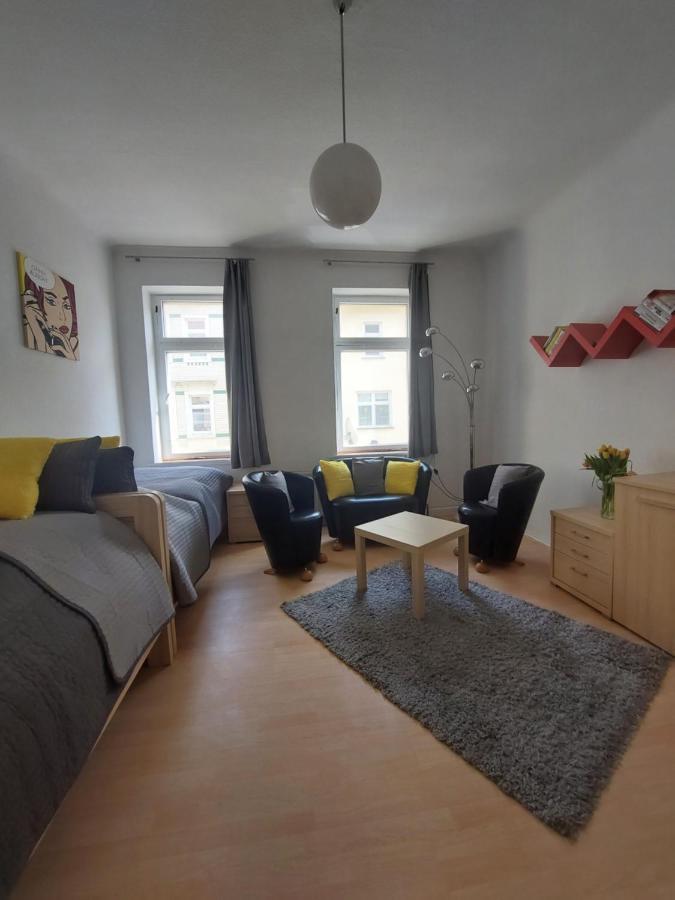 Schoene Zwei-Zimmer-Wohnung "W2" Mit 4 Einzelbetten Und Wlan In Zwenkau Bei Leipzig Im Neuseenland Kültér fotó