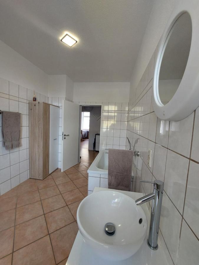 Schoene Zwei-Zimmer-Wohnung "W2" Mit 4 Einzelbetten Und Wlan In Zwenkau Bei Leipzig Im Neuseenland Kültér fotó