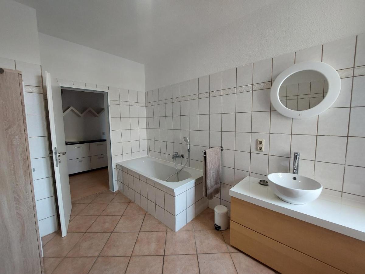 Schoene Zwei-Zimmer-Wohnung "W2" Mit 4 Einzelbetten Und Wlan In Zwenkau Bei Leipzig Im Neuseenland Kültér fotó