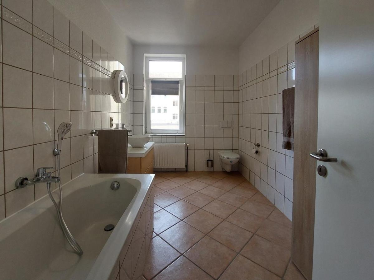 Schoene Zwei-Zimmer-Wohnung "W2" Mit 4 Einzelbetten Und Wlan In Zwenkau Bei Leipzig Im Neuseenland Kültér fotó